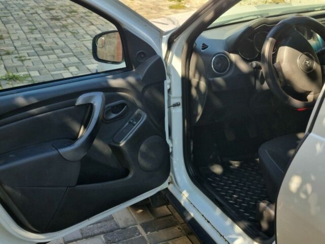 Рено 5 2016 у Новомосковске на Automoto.ua Білий Рено 5, об'ємом двигуна 1.5 л та пробігом 315 тис. км за 9000 $, фото 5 на Automoto.ua