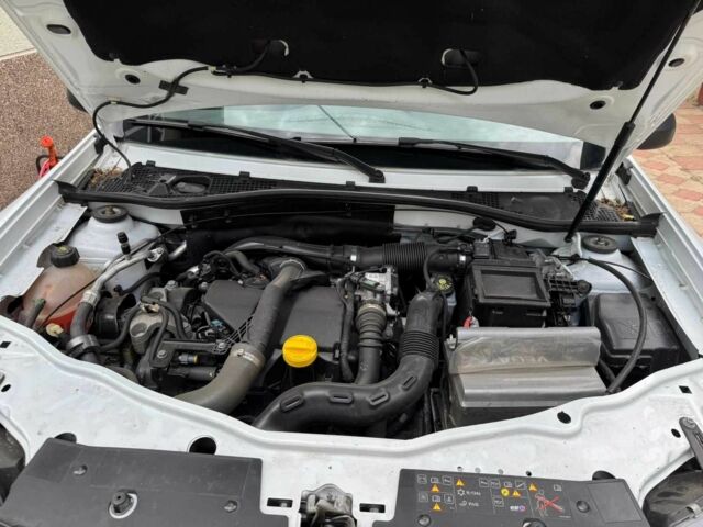 Белый Рено 5, объемом двигателя 1.5 л и пробегом 280 тыс. км за 9700 $, фото 3 на Automoto.ua