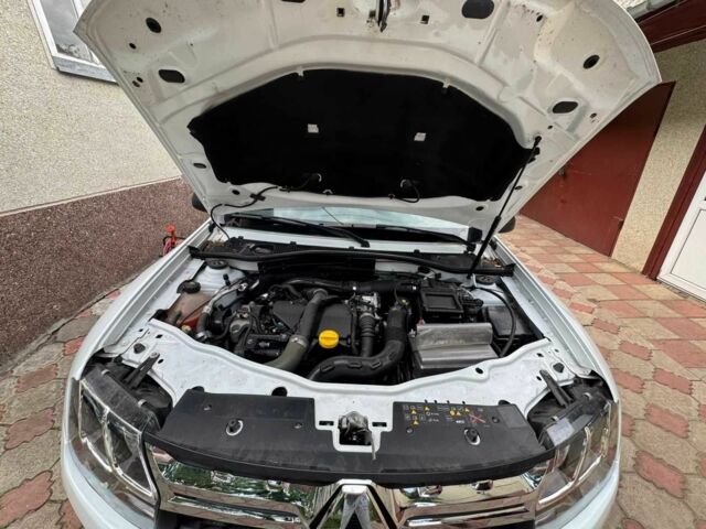 Белый Рено 5, объемом двигателя 1.5 л и пробегом 280 тыс. км за 9700 $, фото 7 на Automoto.ua