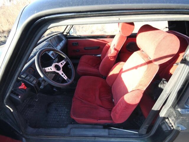 Черный Рено 5, объемом двигателя 1.4 л и пробегом 1 тыс. км за 3000 $, фото 4 на Automoto.ua