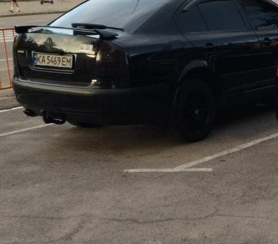 Черный Рено 5, объемом двигателя 2 л и пробегом 328 тыс. км за 6500 $, фото 2 на Automoto.ua