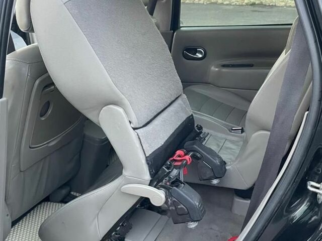 Черный Рено 5, объемом двигателя 0 л и пробегом 201 тыс. км за 4450 $, фото 13 на Automoto.ua