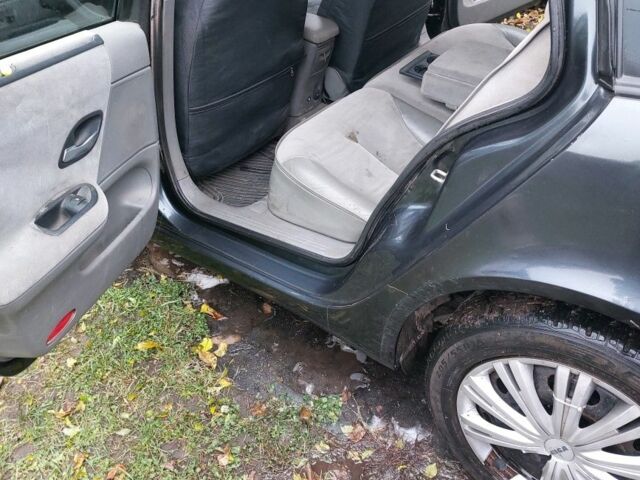 Черный Рено 5, объемом двигателя 2 л и пробегом 2 тыс. км за 900 $, фото 6 на Automoto.ua