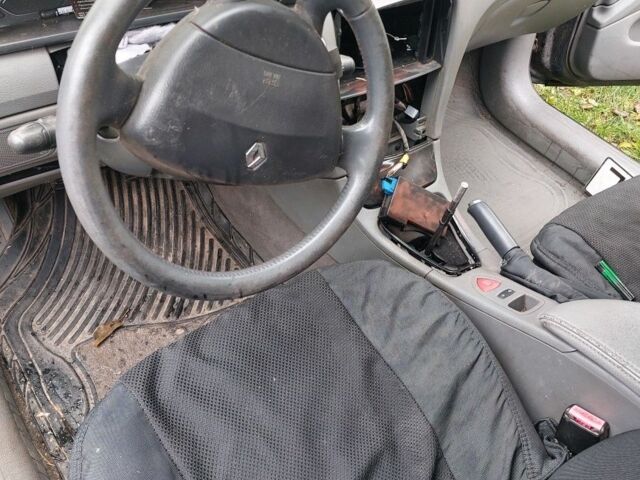 Черный Рено 5, объемом двигателя 2 л и пробегом 2 тыс. км за 900 $, фото 7 на Automoto.ua