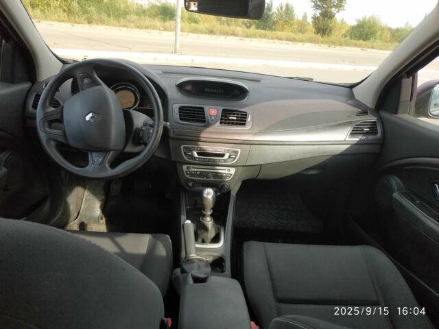 Черный Рено 5, объемом двигателя 1.4 л и пробегом 193 тыс. км за 5999 $, фото 12 на Automoto.ua