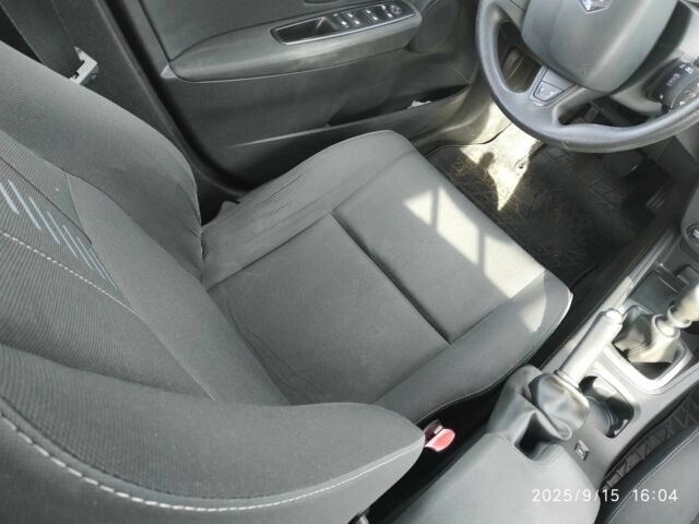 Черный Рено 5, объемом двигателя 1.4 л и пробегом 193 тыс. км за 5999 $, фото 13 на Automoto.ua
