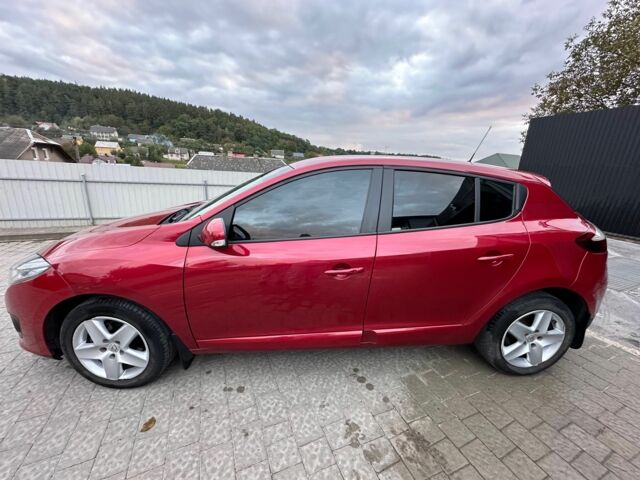 Красный Рено 5, объемом двигателя 1.5 л и пробегом 186 тыс. км за 8600 $, фото 3 на Automoto.ua