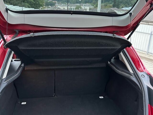 Красный Рено 5, объемом двигателя 1.5 л и пробегом 186 тыс. км за 8600 $, фото 9 на Automoto.ua