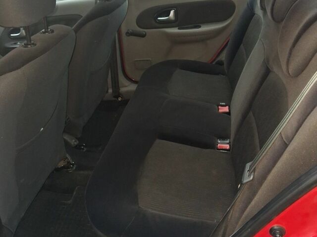 Красный Рено 5, объемом двигателя 1.1 л и пробегом 217 тыс. км за 4000 $, фото 6 на Automoto.ua