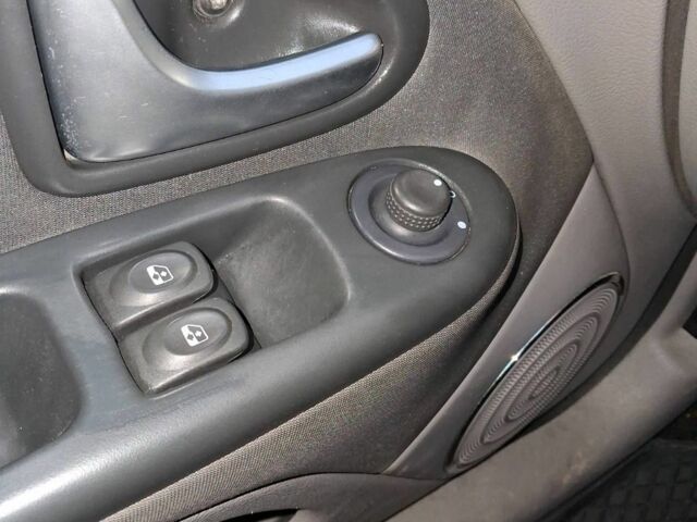 Красный Рено 5, объемом двигателя 1.1 л и пробегом 217 тыс. км за 4000 $, фото 13 на Automoto.ua