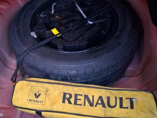 Красный Рено 5, объемом двигателя 1.1 л и пробегом 217 тыс. км за 4000 $, фото 16 на Automoto.ua