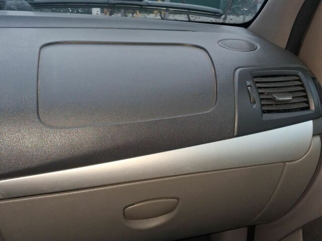 Красный Рено 5, объемом двигателя 1.1 л и пробегом 217 тыс. км за 4000 $, фото 14 на Automoto.ua