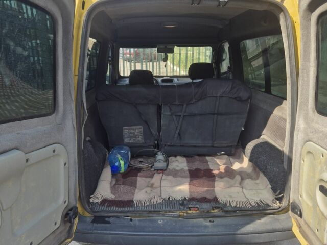 Желтый Рено 5, объемом двигателя 1.4 л и пробегом 350 тыс. км за 2700 $, фото 4 на Automoto.ua