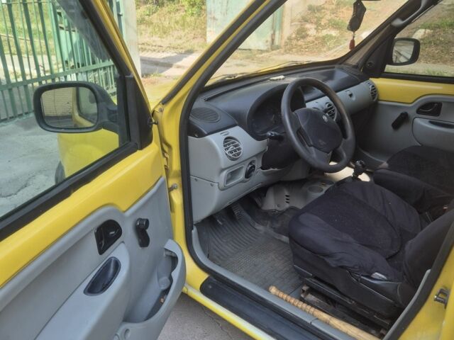 Желтый Рено 5, объемом двигателя 1.4 л и пробегом 350 тыс. км за 2700 $, фото 7 на Automoto.ua