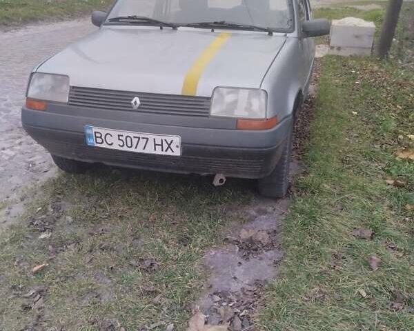 Серый Рено 5, объемом двигателя 1.4 л и пробегом 50 тыс. км за 400 $, фото 3 на Automoto.ua