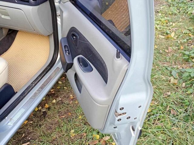 Серый Рено 5, объемом двигателя 1.4 л и пробегом 207 тыс. км за 3450 $, фото 6 на Automoto.ua