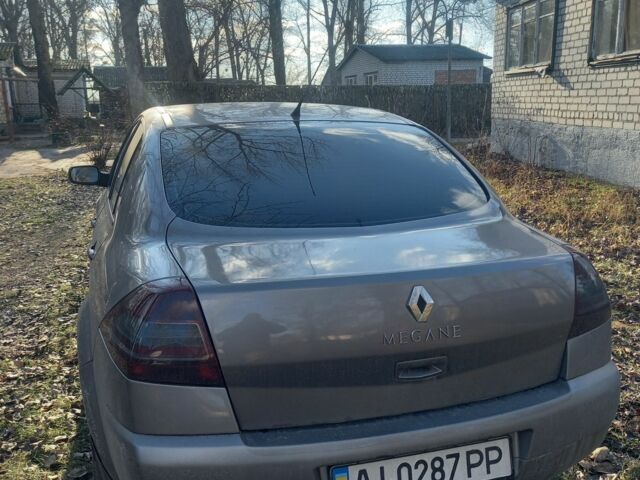 Серый Рено 5, объемом двигателя 1.6 л и пробегом 382 тыс. км за 3200 $, фото 2 на Automoto.ua