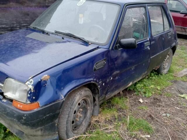 Синий Рено 5, объемом двигателя 1.4 л и пробегом 220 тыс. км за 400 $, фото 3 на Automoto.ua