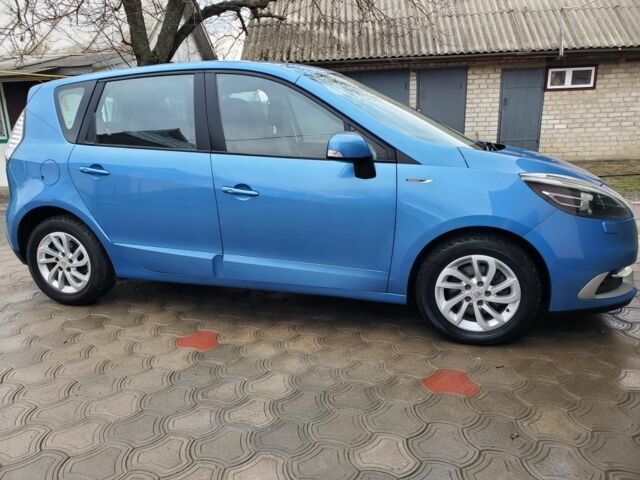 Синий Рено 5, объемом двигателя 1.5 л и пробегом 215 тыс. км за 8950 $, фото 3 на Automoto.ua