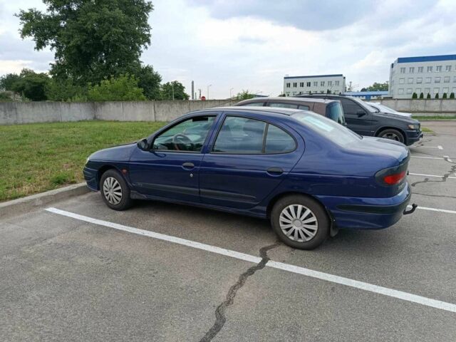 Синий Рено 5, объемом двигателя 1.6 л и пробегом 343 тыс. км за 2300 $, фото 3 на Automoto.ua