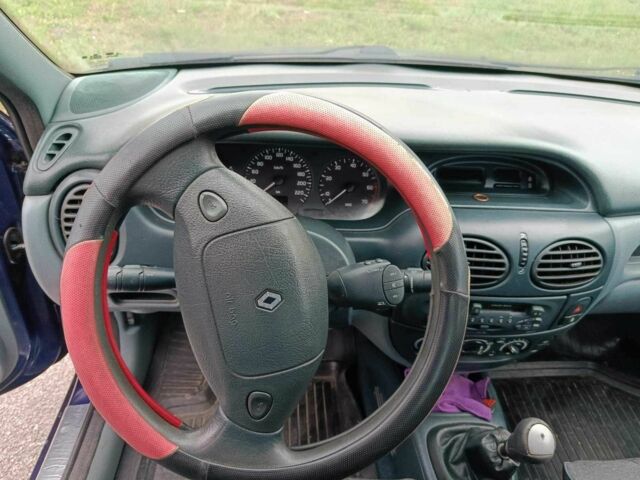 Синий Рено 5, объемом двигателя 1.6 л и пробегом 343 тыс. км за 2300 $, фото 4 на Automoto.ua
