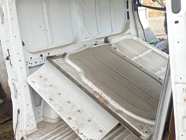 Білий Рено 6, об'ємом двигуна 2.4 л та пробігом 201 тис. км за 1426 $, фото 7 на Automoto.ua