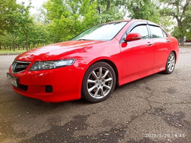 Красный Рено 8, объемом двигателя 2 л и пробегом 300 тыс. км за 5999 $, фото 1 на Automoto.ua