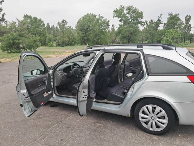 Серый Рено 8, объемом двигателя 1.9 л и пробегом 405 тыс. км за 3600 $, фото 14 на Automoto.ua