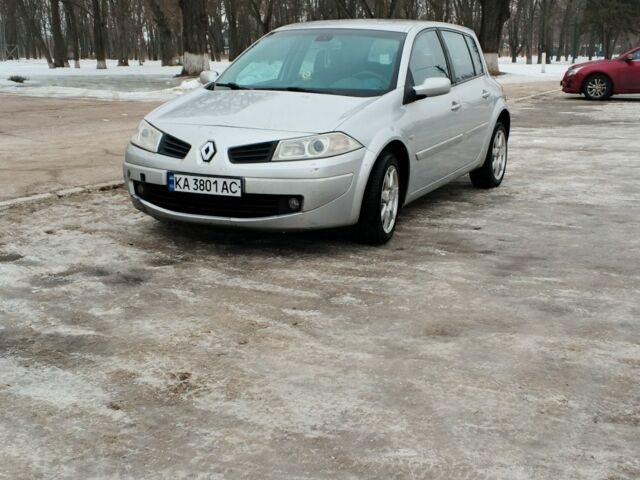 Серый Рено 8, объемом двигателя 2 л и пробегом 140 тыс. км за 3700 $, фото 4 на Automoto.ua