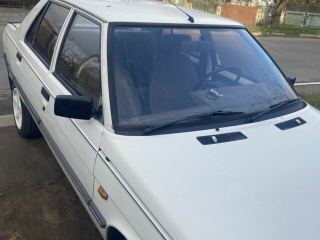 Белый Рено 9, объемом двигателя 0 л и пробегом 2 тыс. км за 1600 $, фото 3 на Automoto.ua