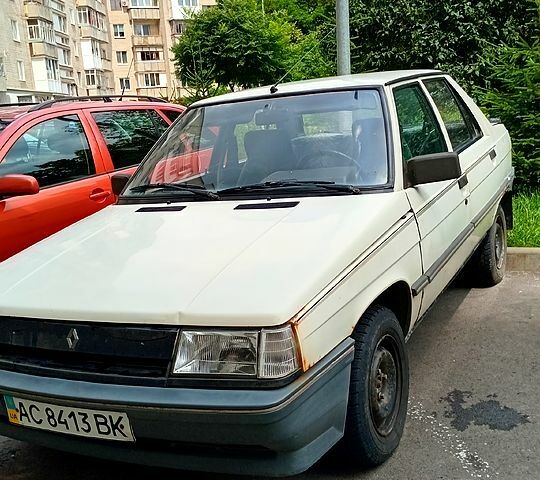 Білий Рено 9, об'ємом двигуна 1.4 л та пробігом 0 тис. км за 800 $, фото 2 на Automoto.ua