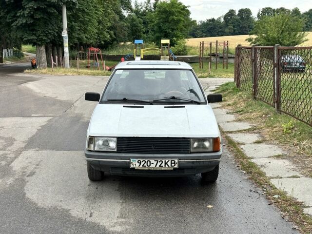 Белый Рено 9, объемом двигателя 0 л и пробегом 300 тыс. км за 440 $, фото 2 на Automoto.ua