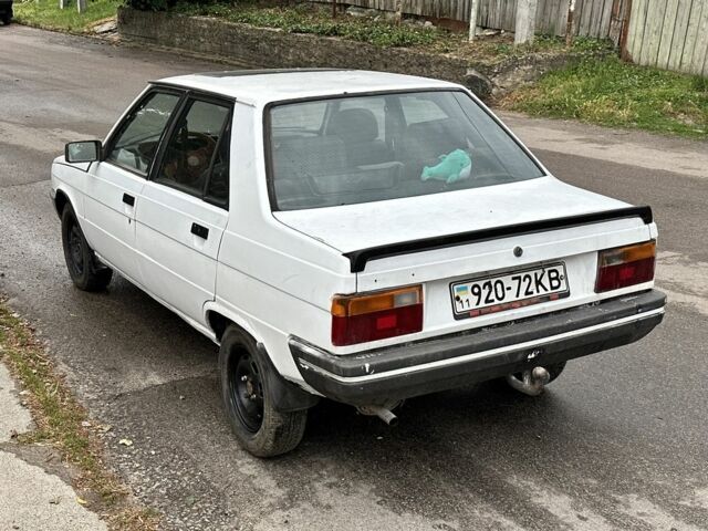 Белый Рено 9, объемом двигателя 0 л и пробегом 300 тыс. км за 440 $, фото 7 на Automoto.ua