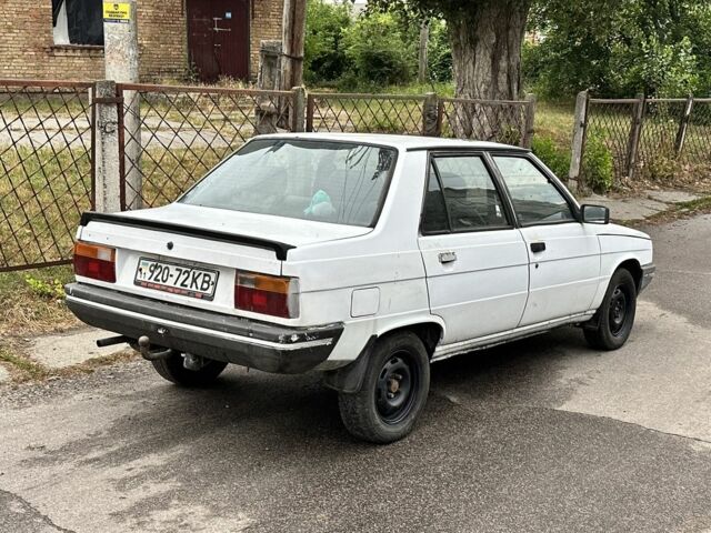 Белый Рено 9, объемом двигателя 0 л и пробегом 300 тыс. км за 440 $, фото 4 на Automoto.ua