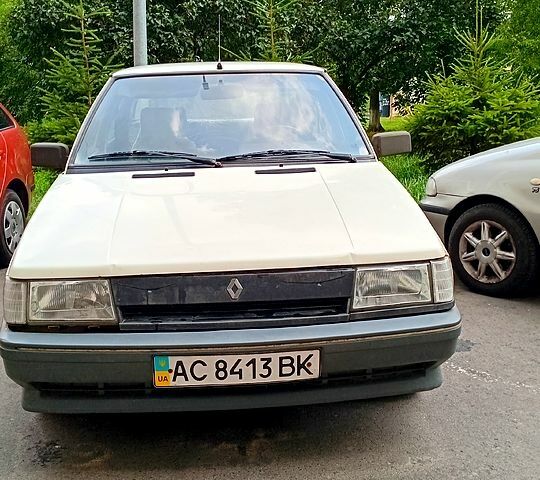 Білий Рено 9, об'ємом двигуна 1.4 л та пробігом 0 тис. км за 800 $, фото 1 на Automoto.ua