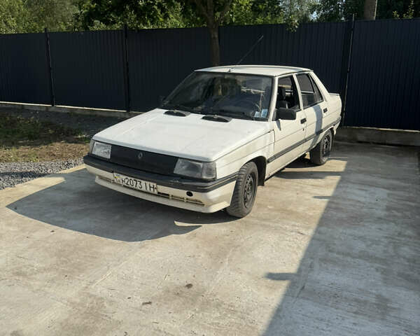 Белый Рено 9, объемом двигателя 1.4 л и пробегом 255 тыс. км за 500 $, фото 3 на Automoto.ua