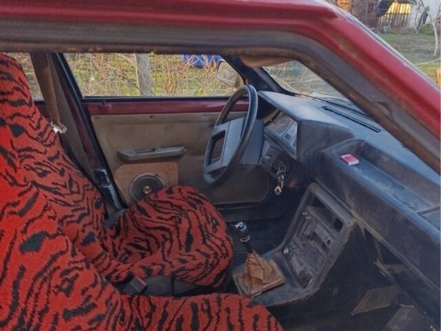 Красный Рено 9, объемом двигателя 1.1 л и пробегом 1000 тыс. км за 521 $, фото 4 на Automoto.ua