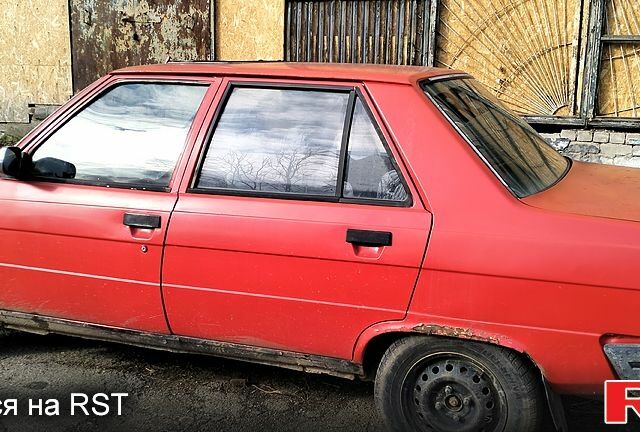 Красный Рено 9, объемом двигателя 13 л и пробегом 300 тыс. км за 700 $, фото 2 на Automoto.ua