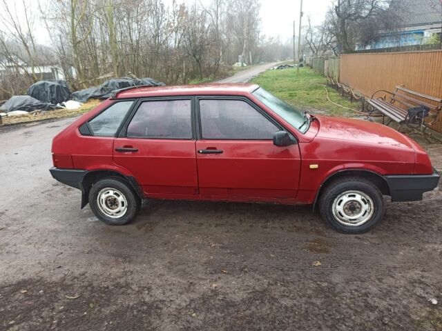 Красный Рено 9, объемом двигателя 1 л и пробегом 30 тыс. км за 1400 $, фото 2 на Automoto.ua