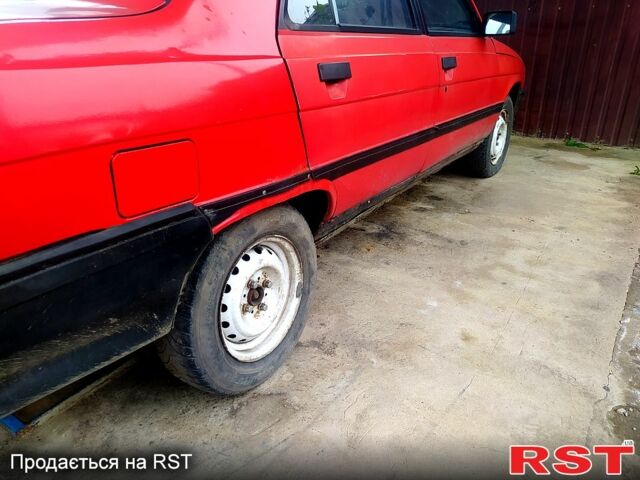 Красный Рено 9, объемом двигателя 1.4 л и пробегом 550 тыс. км за 400 $, фото 4 на Automoto.ua