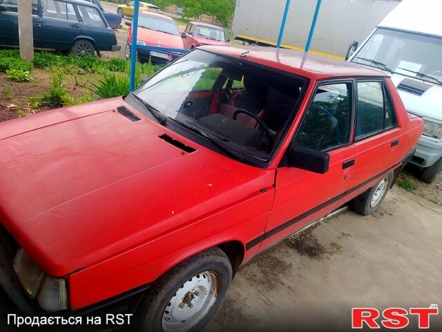 Красный Рено 9, объемом двигателя 1.4 л и пробегом 550 тыс. км за 400 $, фото 2 на Automoto.ua