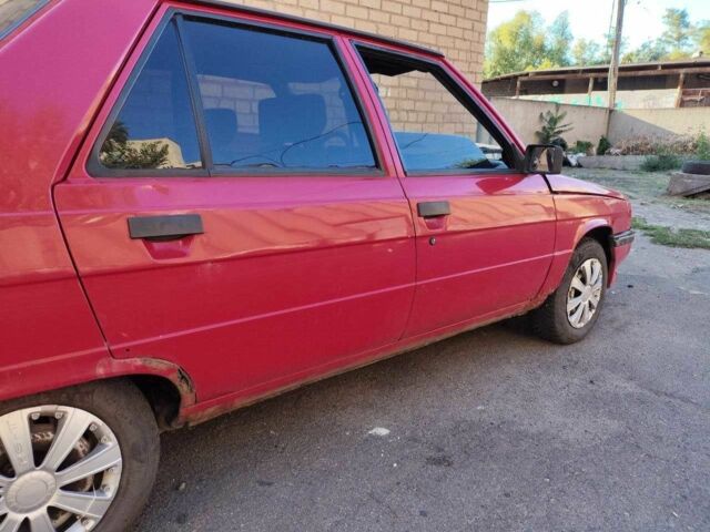 Рено 9 1987 в Кривом Роге на Automoto.ua Красный Рено 9, объемом двигателя 1.4 л и пробегом 435 тыс. км за 665 $, фото 1 на Automoto.ua