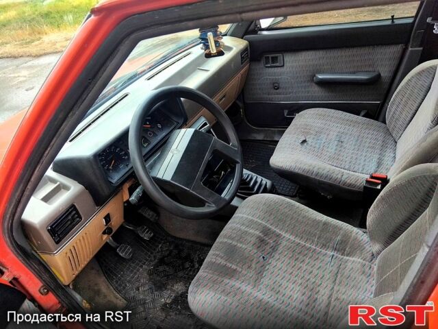 Красный Рено 9, объемом двигателя 1.4 л и пробегом 250 тыс. км за 850 $, фото 6 на Automoto.ua