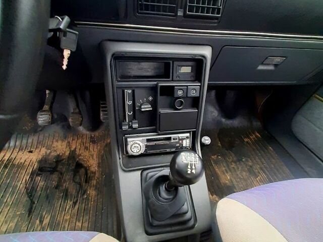 Красный Рено 9, объемом двигателя 1.5 л и пробегом 179 тыс. км за 500 $, фото 8 на Automoto.ua