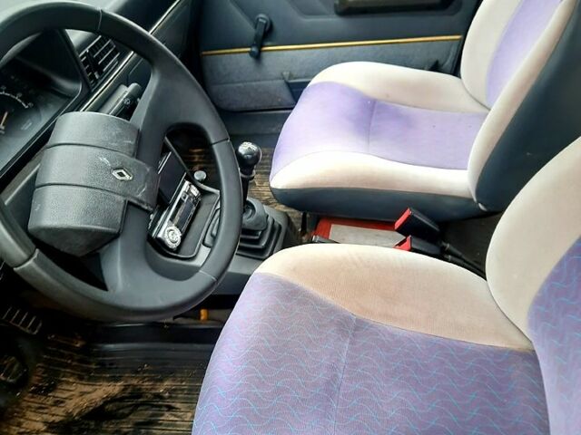 Красный Рено 9, объемом двигателя 1.5 л и пробегом 179 тыс. км за 500 $, фото 11 на Automoto.ua