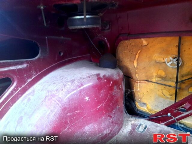 Красный Рено 9, объемом двигателя 1.5 л и пробегом 179 тыс. км за 500 $, фото 2 на Automoto.ua