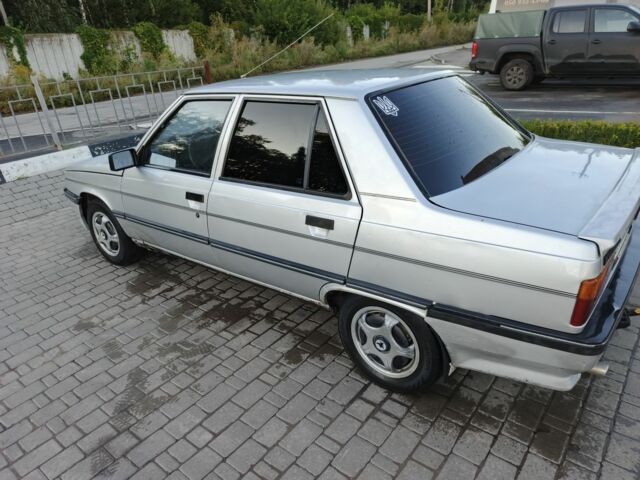 Серый Рено 9, объемом двигателя 1.4 л и пробегом 210 тыс. км за 1423 $, фото 6 на Automoto.ua