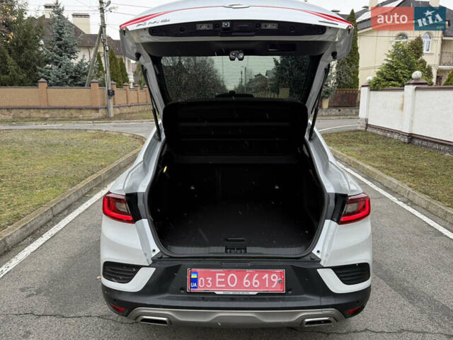 Белый Рено Arkana, объемом двигателя 1.33 л и пробегом 50 тыс. км за 15750 $, фото 31 на Automoto.ua