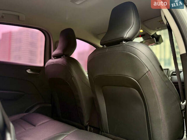 Белый Рено Arkana, объемом двигателя 1.6 л и пробегом 101 тыс. км за 15700 $, фото 31 на Automoto.ua