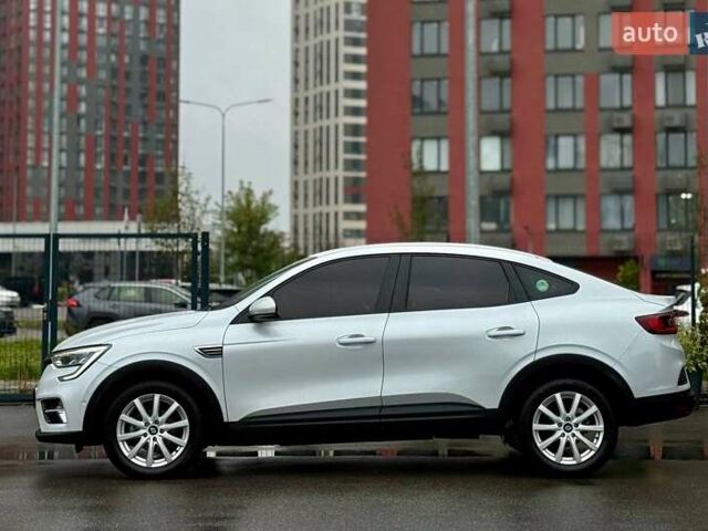 Белый Рено Arkana, объемом двигателя 1.6 л и пробегом 101 тыс. км за 15700 $, фото 6 на Automoto.ua